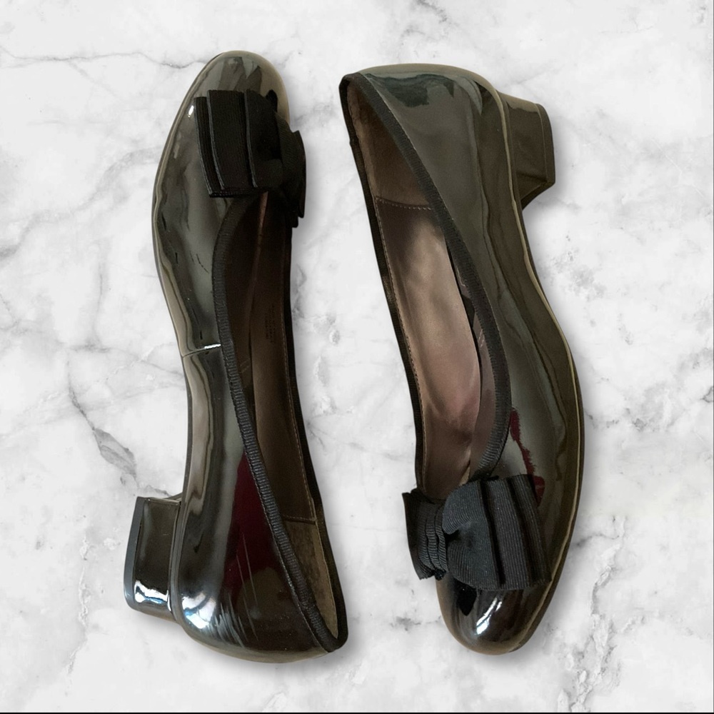 Adrienne Vittadini Black Patent Leather Flats with Bows Size 7 - Picture 5 of 15